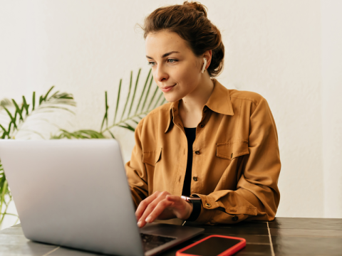 What is a Digital Workplace? 7 Digital Workplace Platforms for Hybrid Teams in 2025