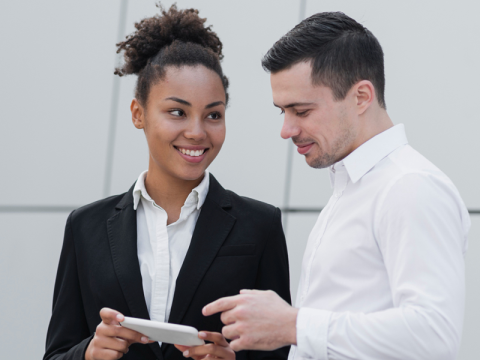 The Best Intranet for Frontline Workers (And How to Get Your Team to Actually Use It)