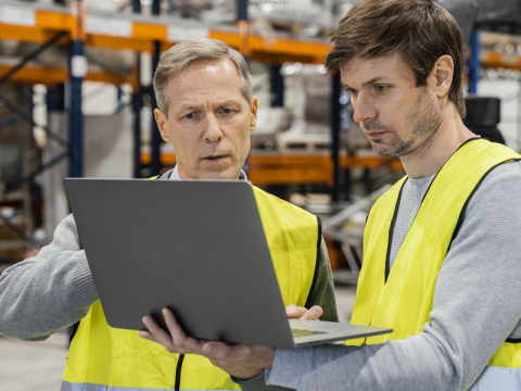 Field Employee Management Software and How It Stops the Chaos, Better Planning &amp; Collaboration (6 Tools That Actually Work)